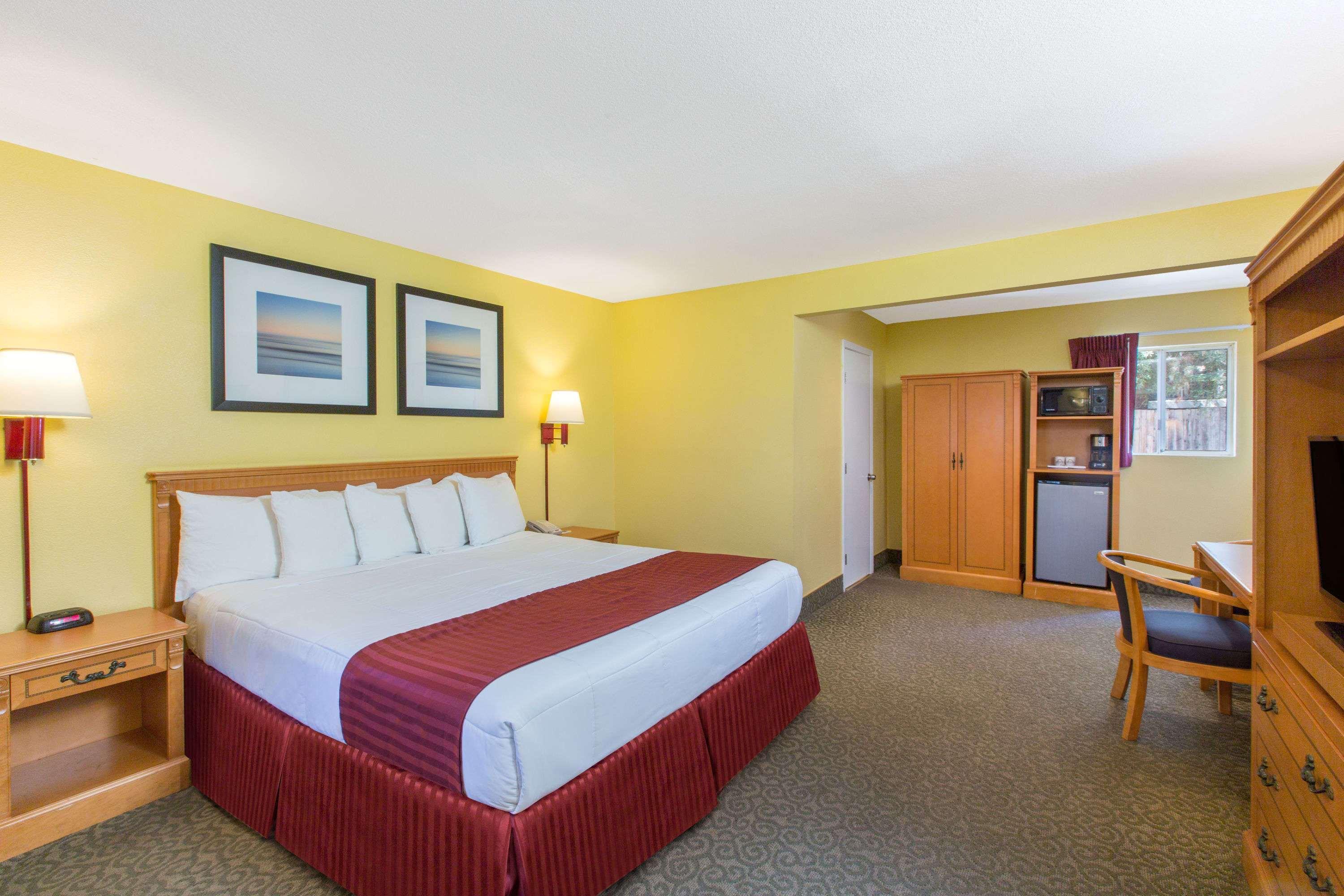 Days Inn By Wyndham Redwood City Extérieur photo