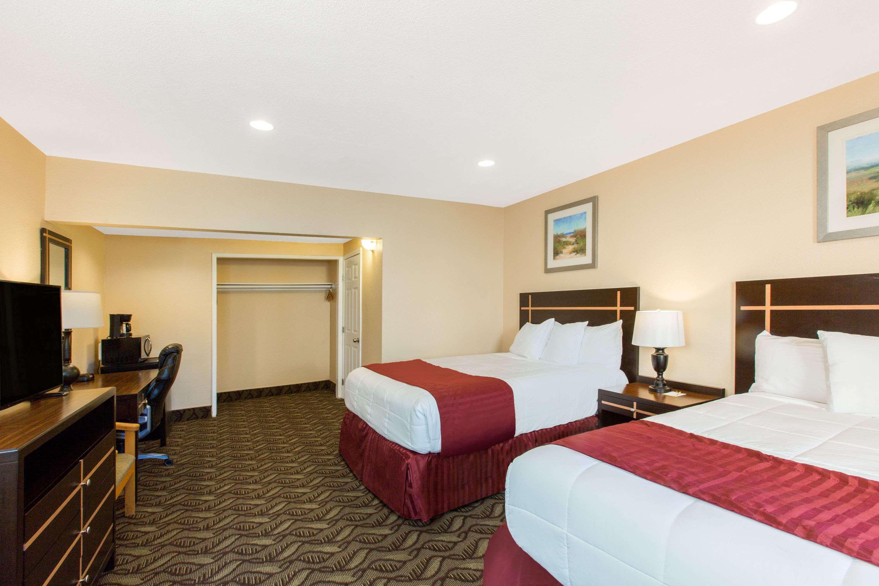 Days Inn By Wyndham Redwood City Extérieur photo