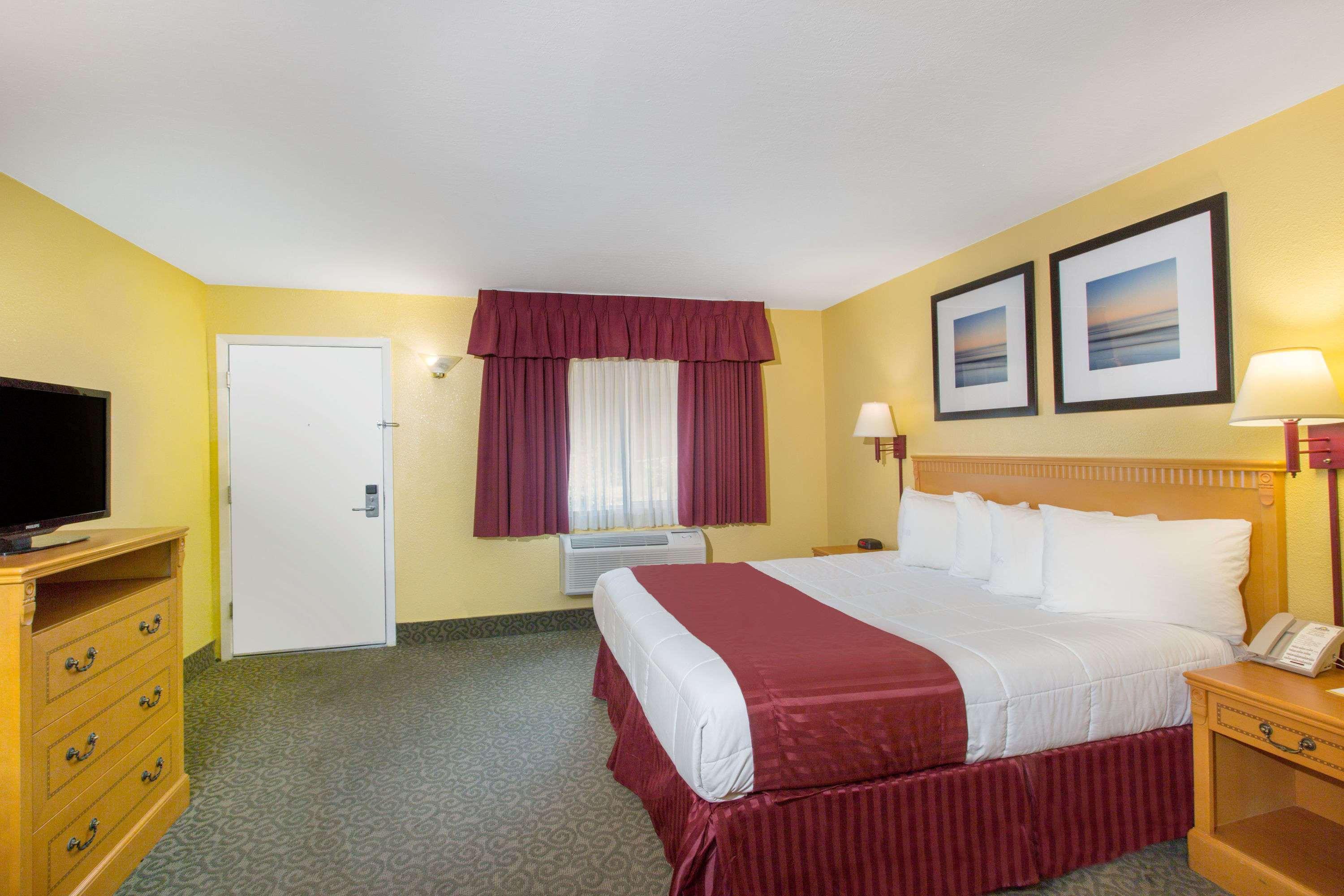 Days Inn By Wyndham Redwood City Extérieur photo