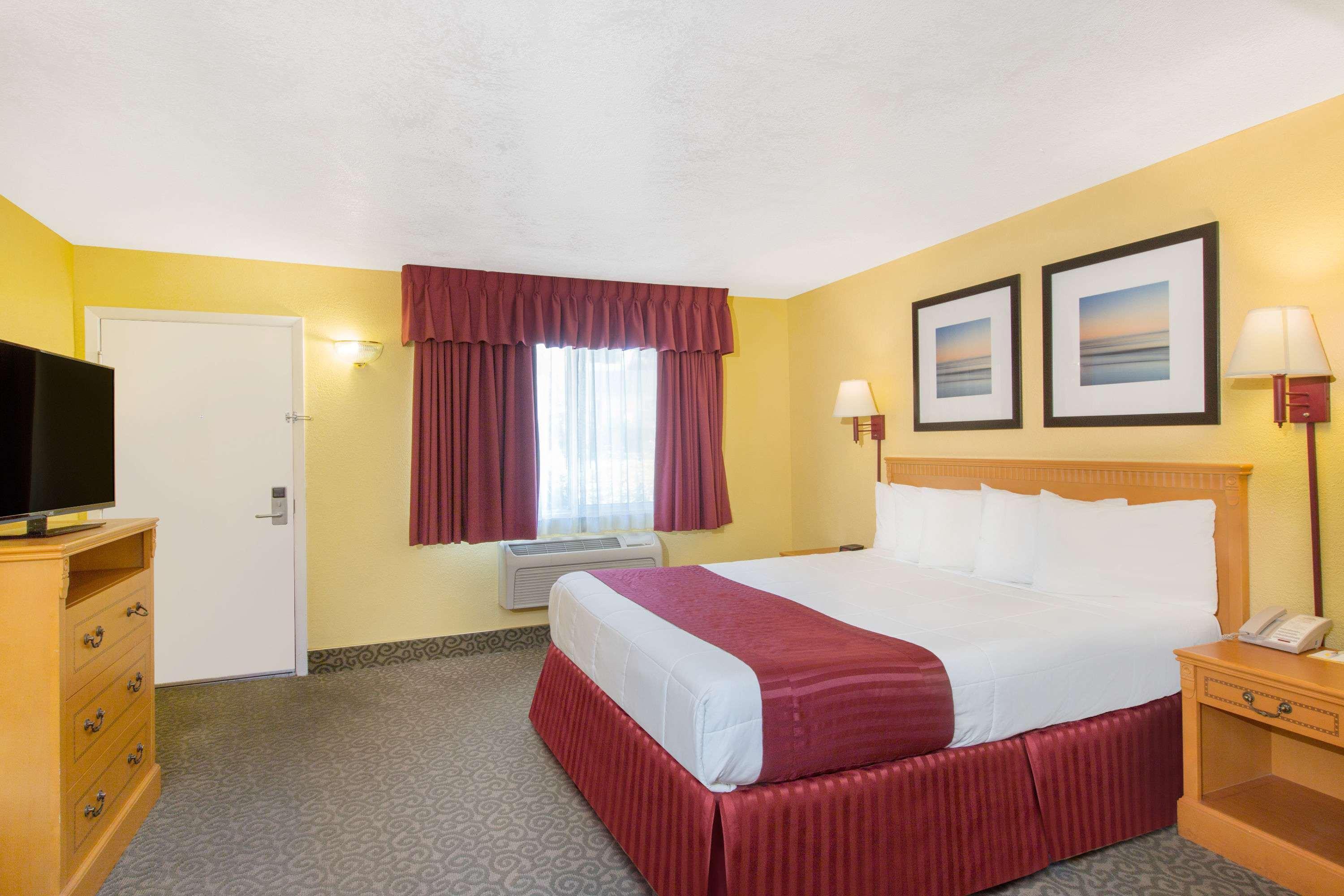 Days Inn By Wyndham Redwood City Extérieur photo