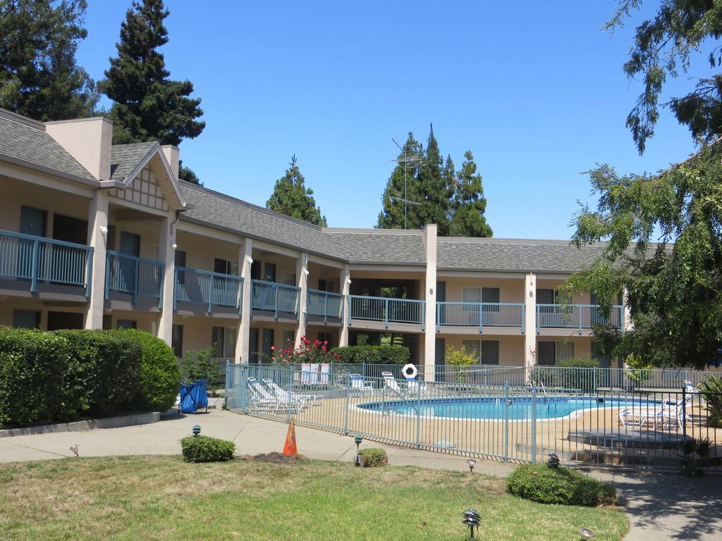 Days Inn By Wyndham Redwood City Extérieur photo